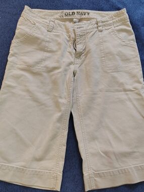 Old Navy Women's Cream Bermuda Shorts